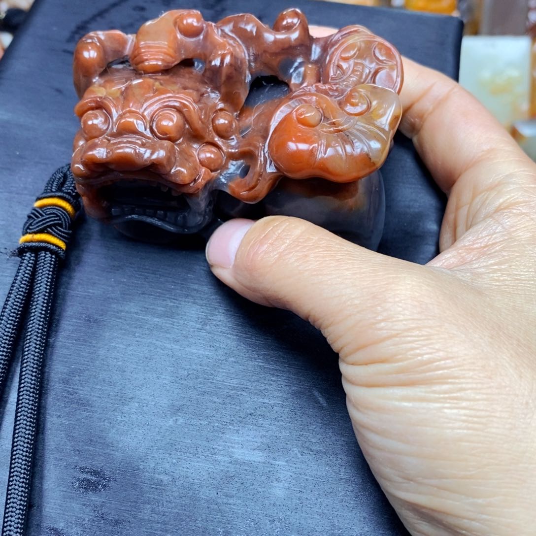 石英质玉（黄龙玉）颈饰未镶嵌