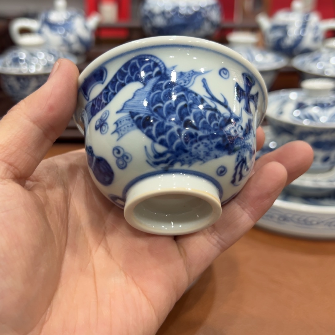 福利手绘青花柴烧螭吻压手杯微瑕