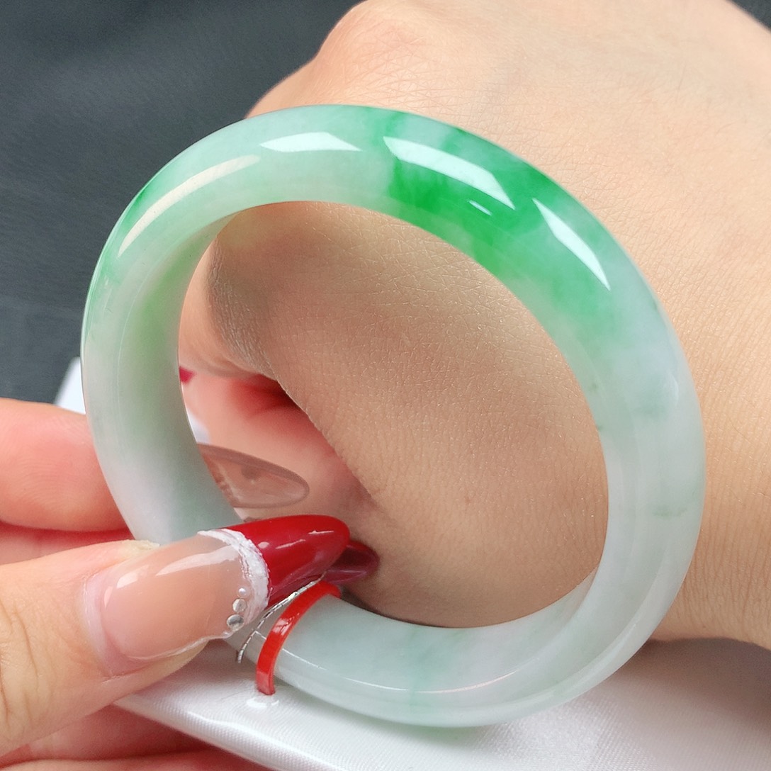 翡翠手镯未镶嵌54圈