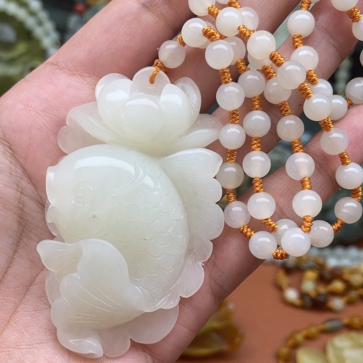 蛇纹石玉吊坠合金