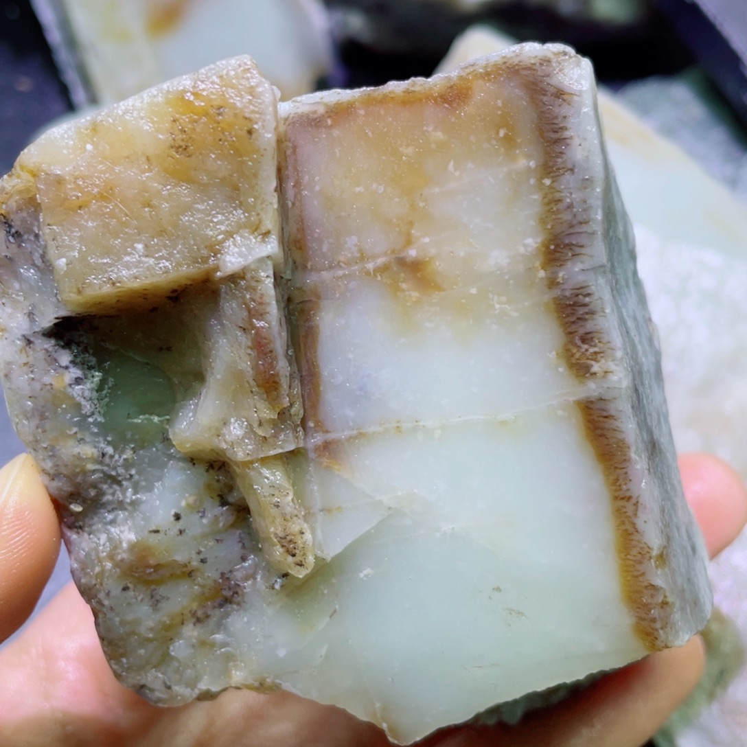 和田玉未镶嵌珠宝半成品