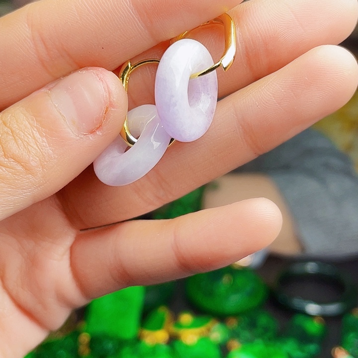 翡翠未镶嵌颈饰多样性