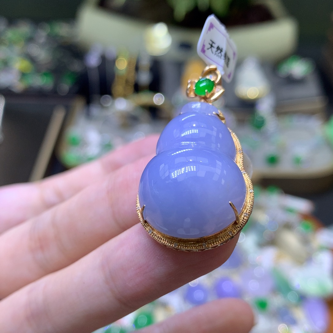 颈饰18K金镶嵌翡翠