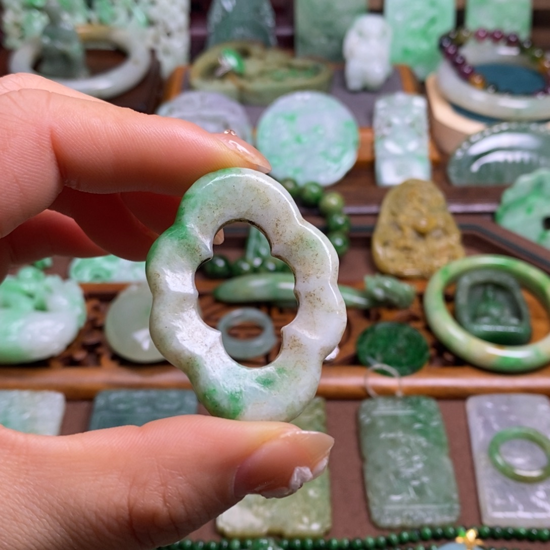 s***y翡翠未镶嵌颈饰1111111111111111