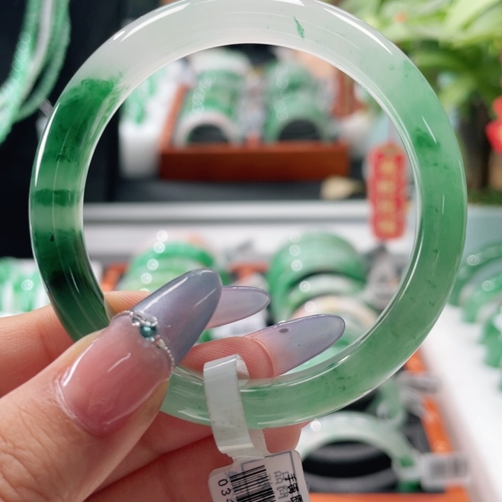 石英质玉手镯未镶嵌天然A货非洲翠手镯