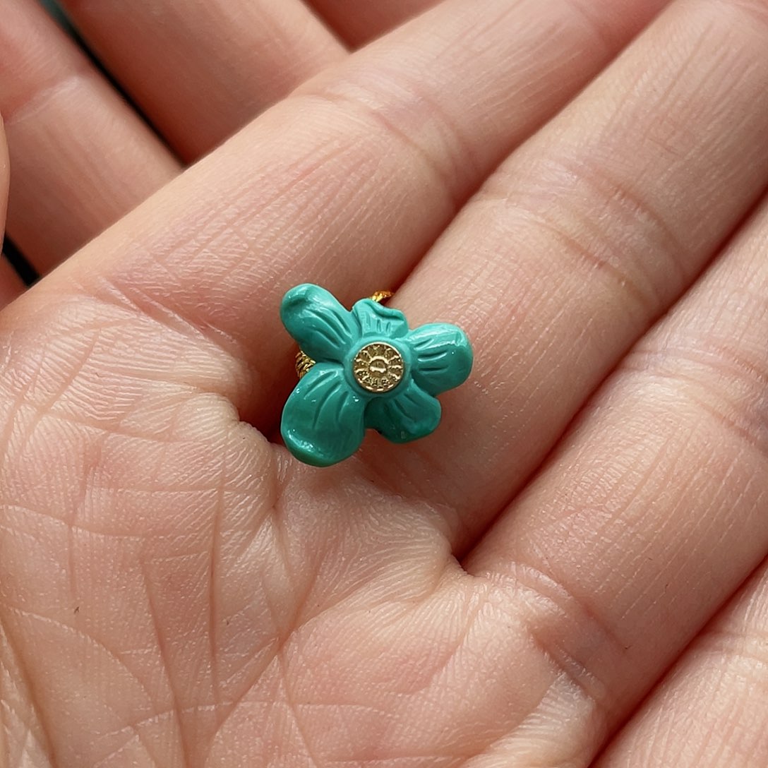 绿松石颈饰未镶嵌