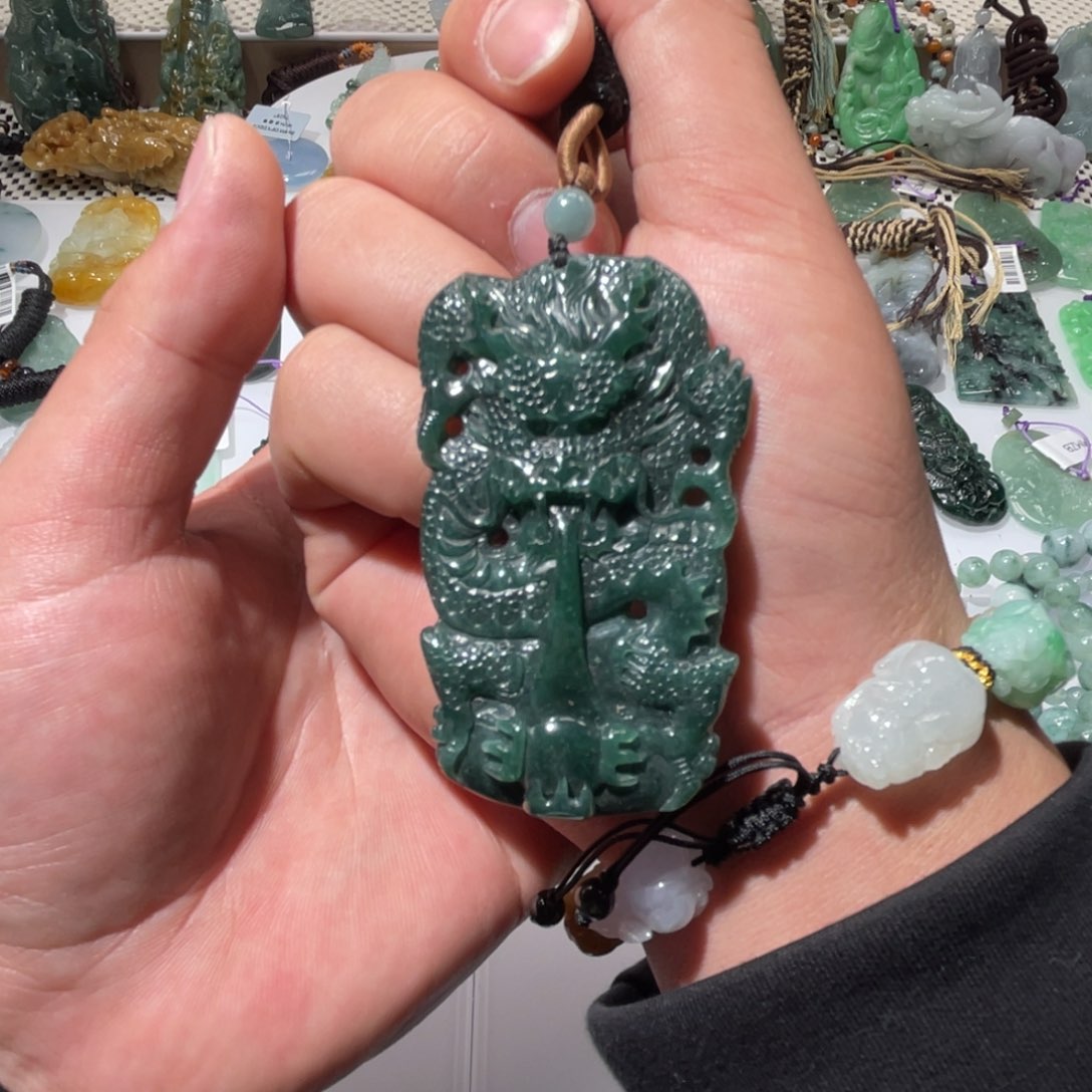 翡翠颈饰未镶嵌天然