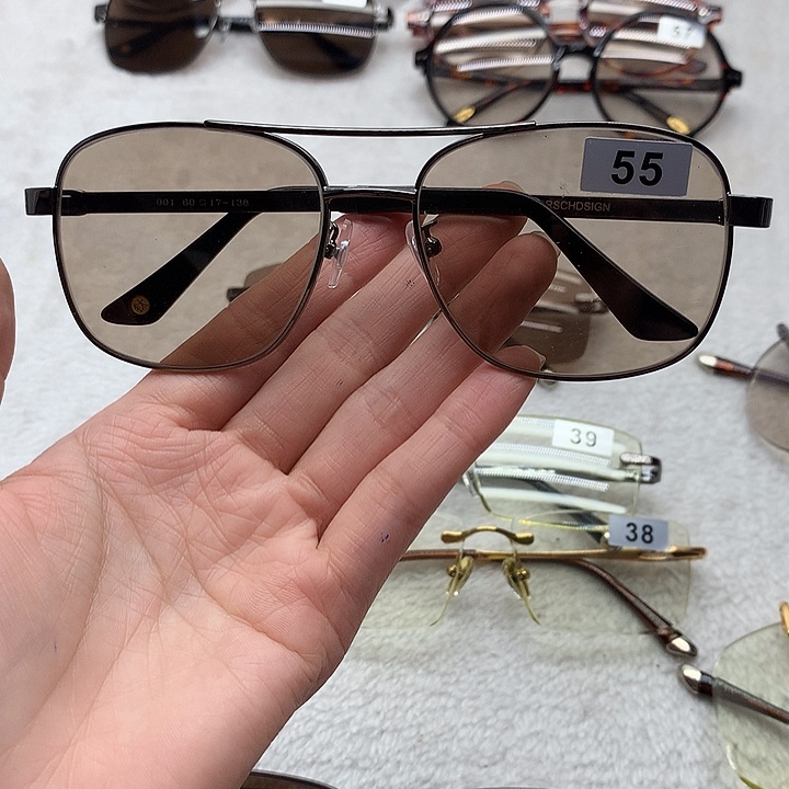 浅茶色全框眼镜55