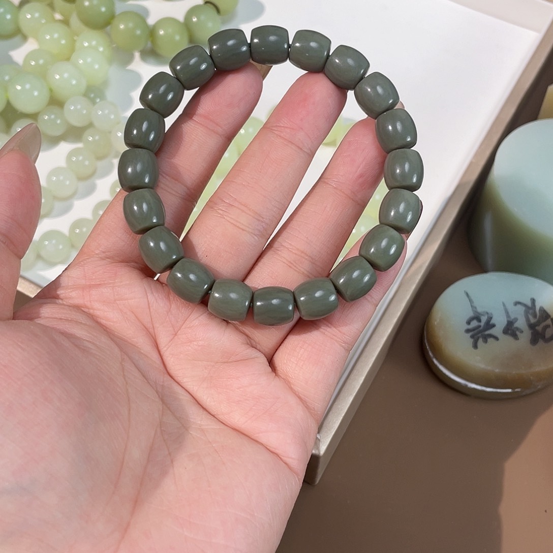 和田玉手链未镶嵌豆青10