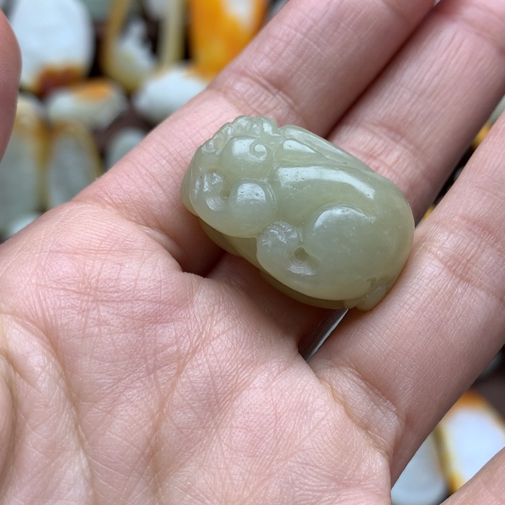 和田玉未镶嵌颈饰