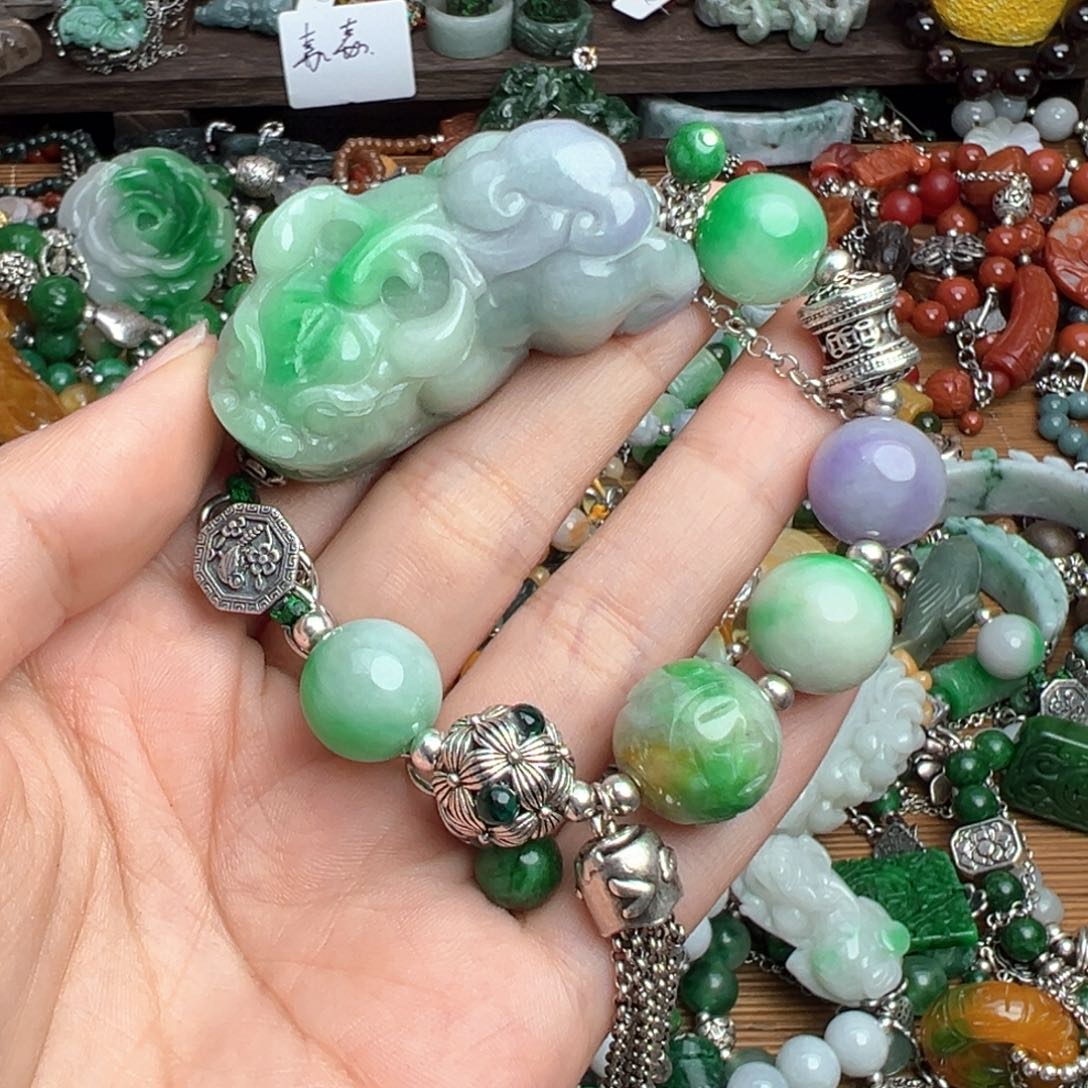 用****翡翠未镶嵌颈饰吊坠