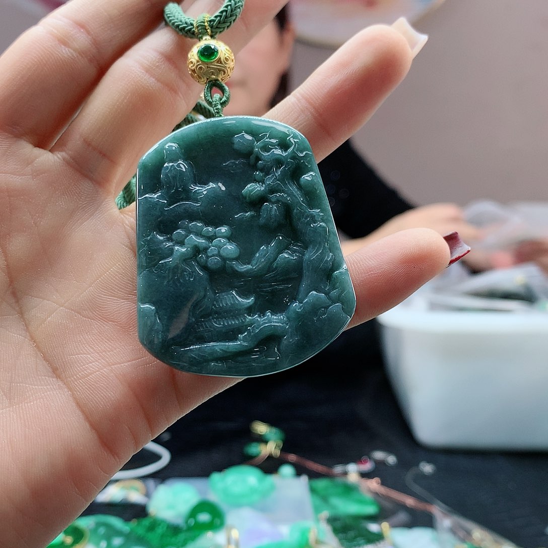 【闪购商品】翡翠吊坠(赠链)未镶嵌