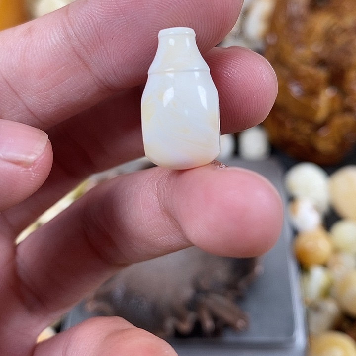 琥珀裸石未镶嵌我