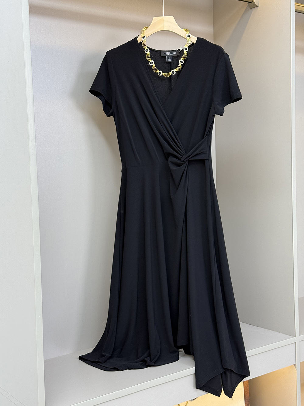 气质显瘦V领假围裹式扭结收腰中长款不规则连衣裙23794