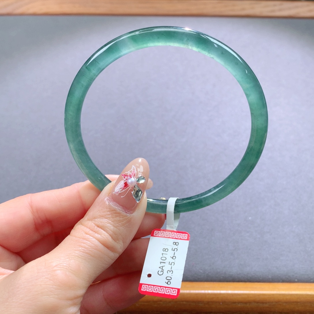 翡翠手镯未镶嵌天然翡翠手镯叮当镯