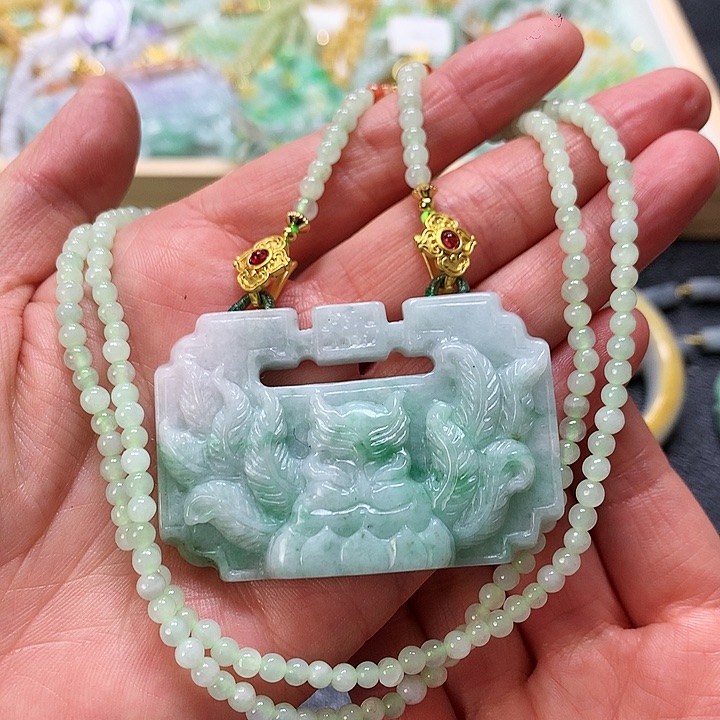 翡翠颈饰未镶嵌吊坠