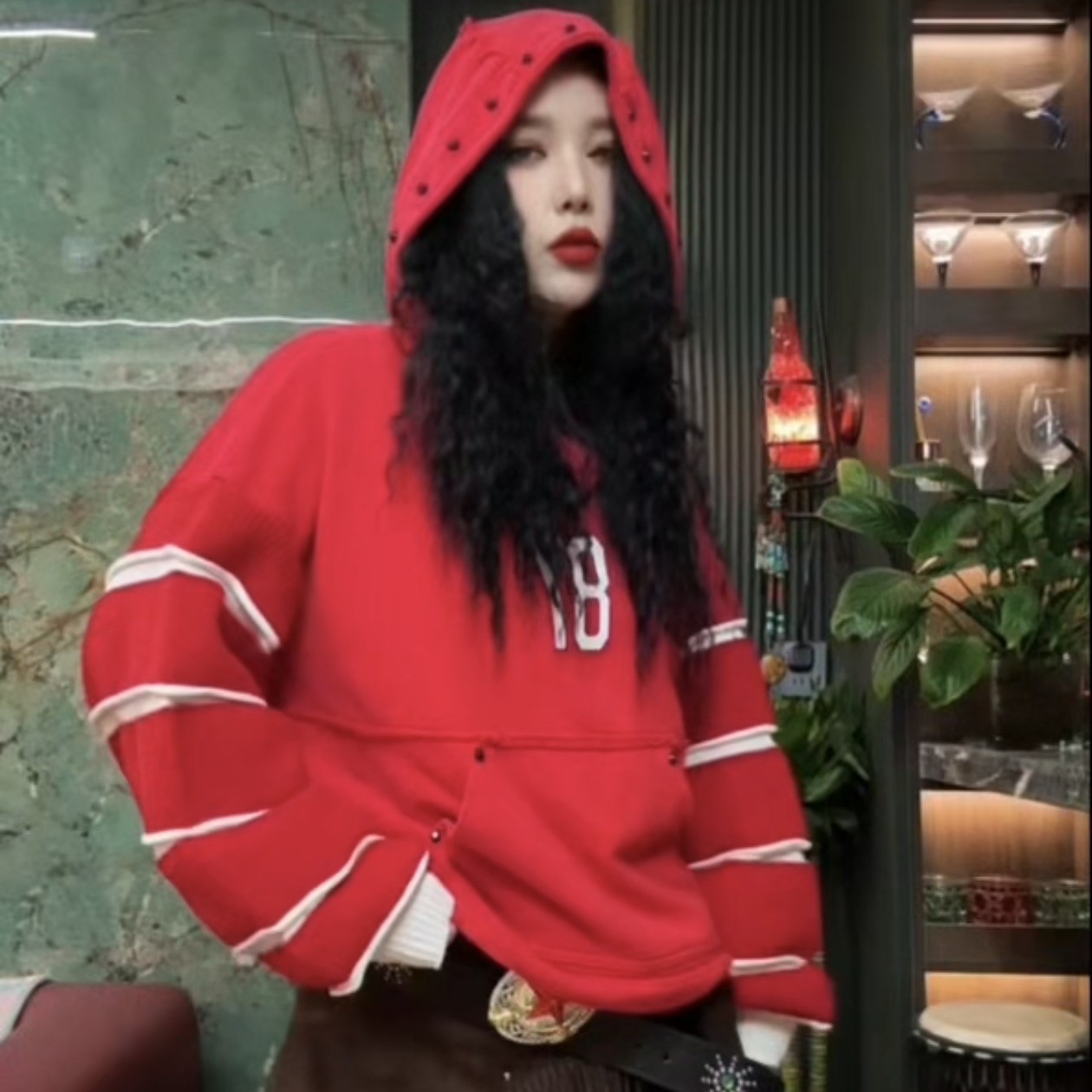 设计师款红色拼色套头卫衣