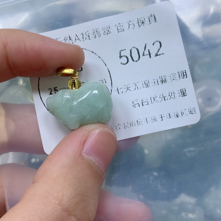 翡翠挂件未镶嵌翡翠