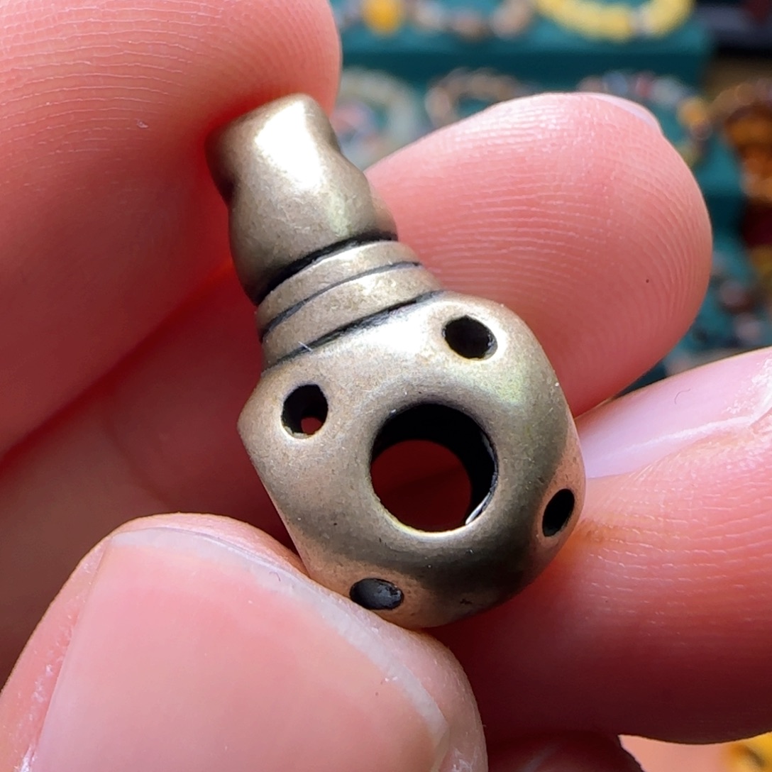 只买单纯的吊坠，没带链子，属的性质。无