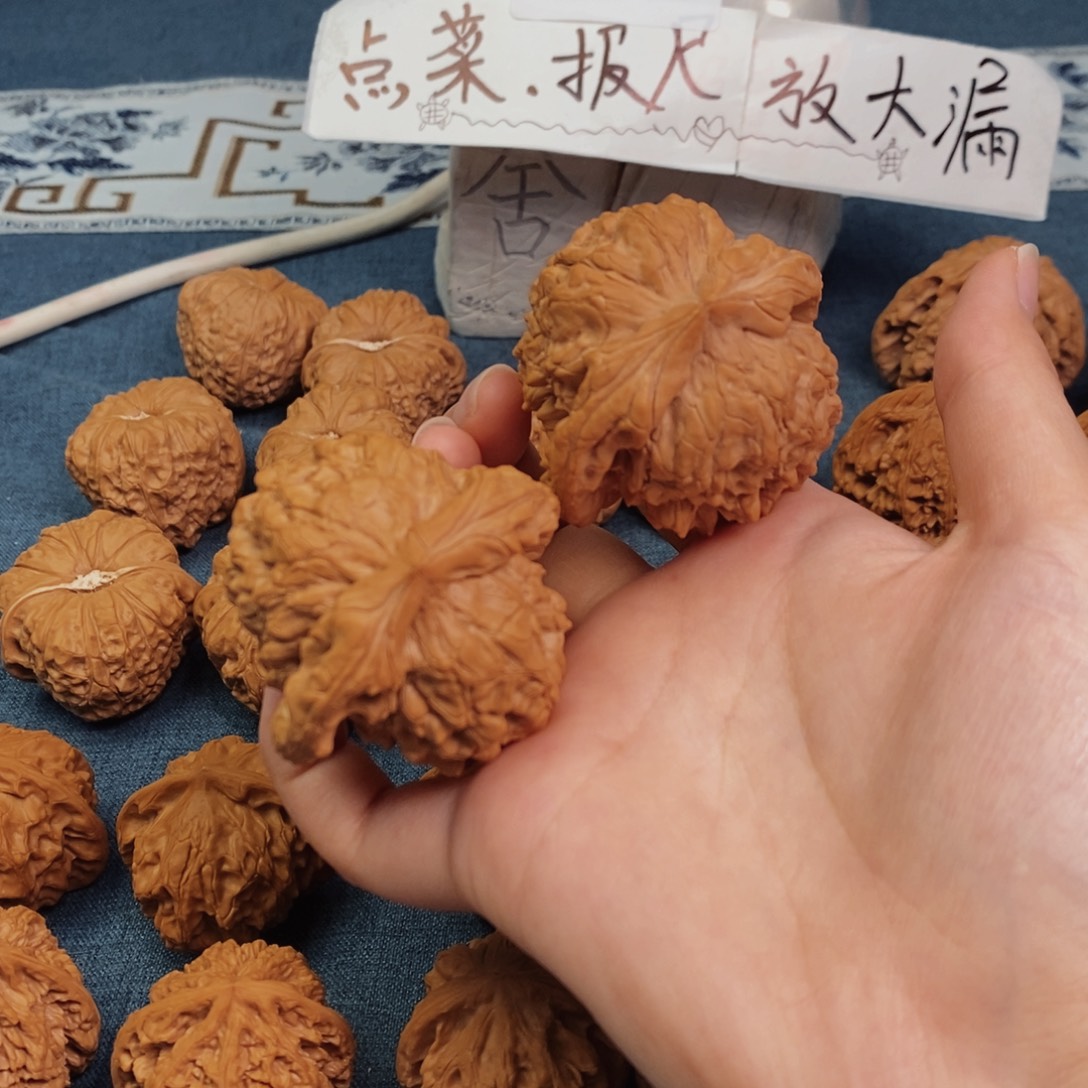 文玩核桃把件50尺龙鼎