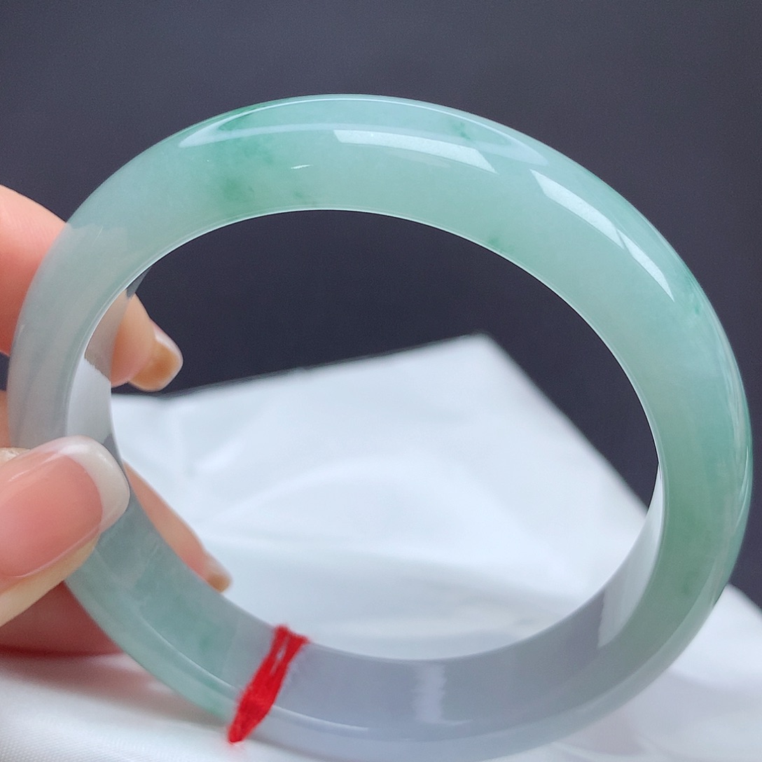 翡翠手镯未镶嵌l n n n n n n n n m