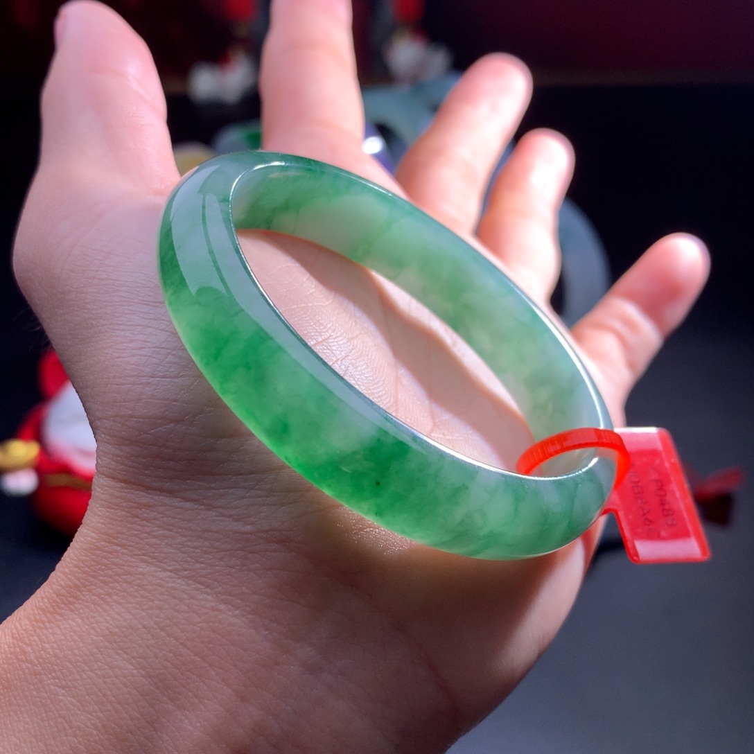 定制翡翠未镶嵌翡翠手镯