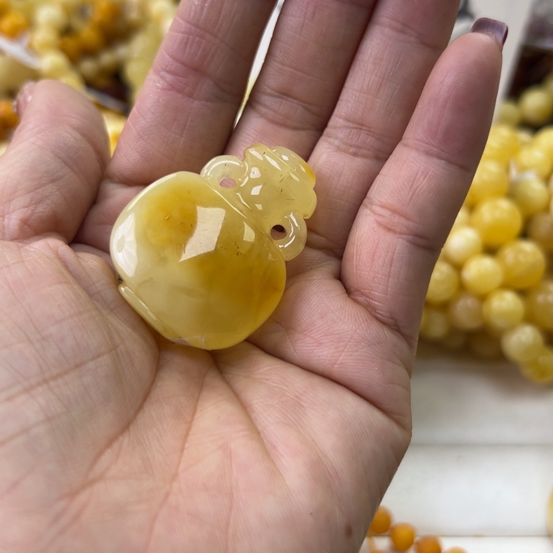 琥珀珠宝奇石未镶嵌