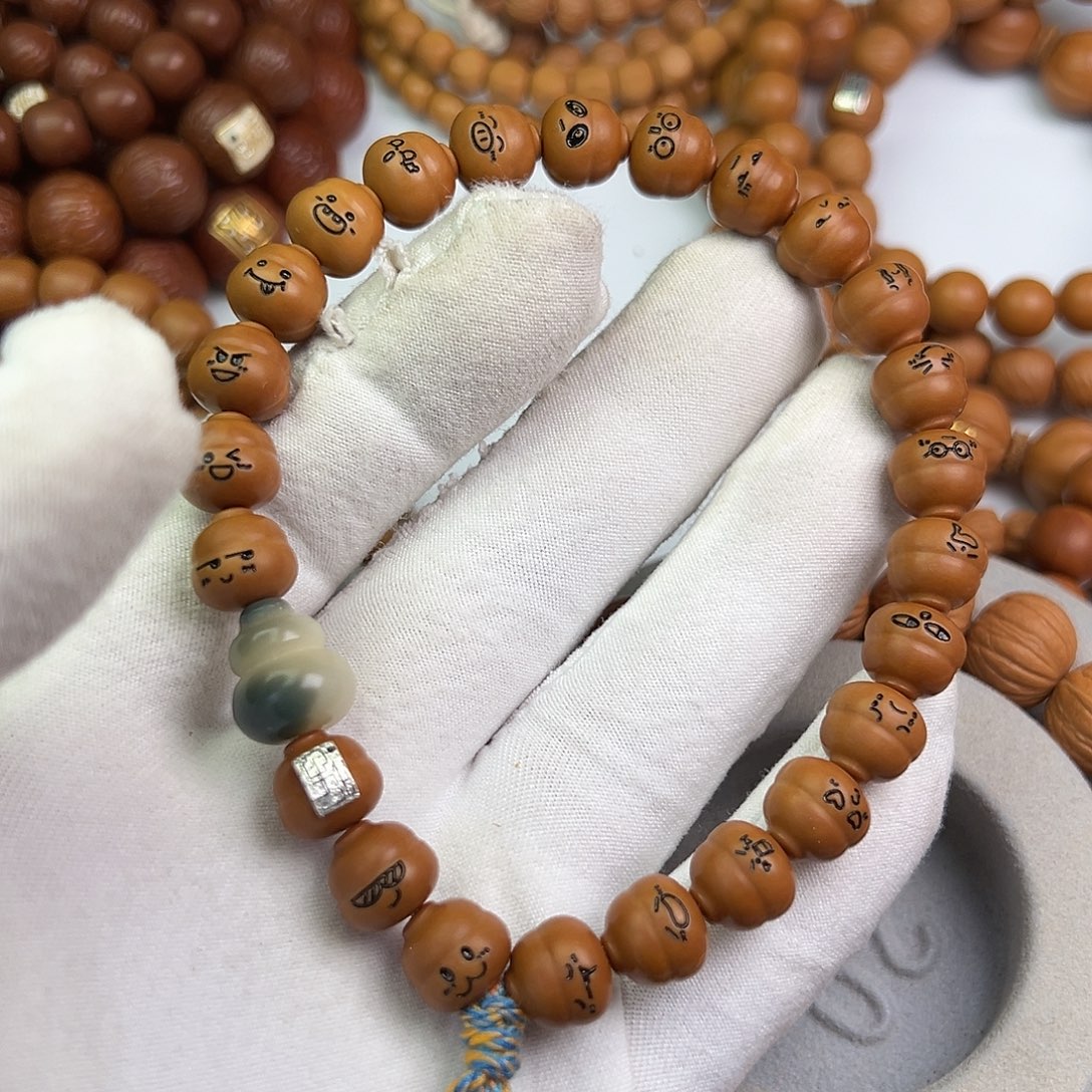 猴头核桃手串满镶小葫芦