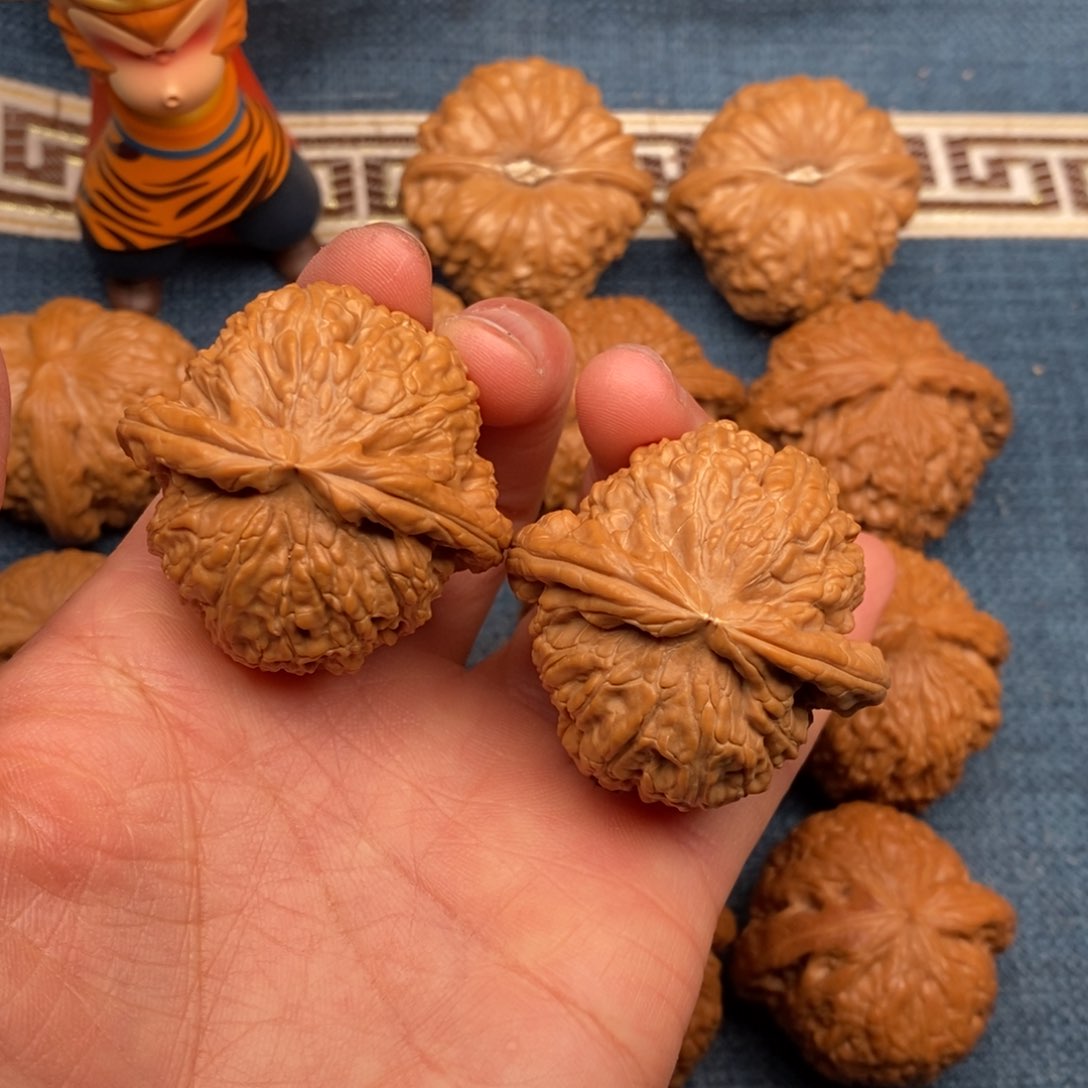 文玩核桃把件42全品球白