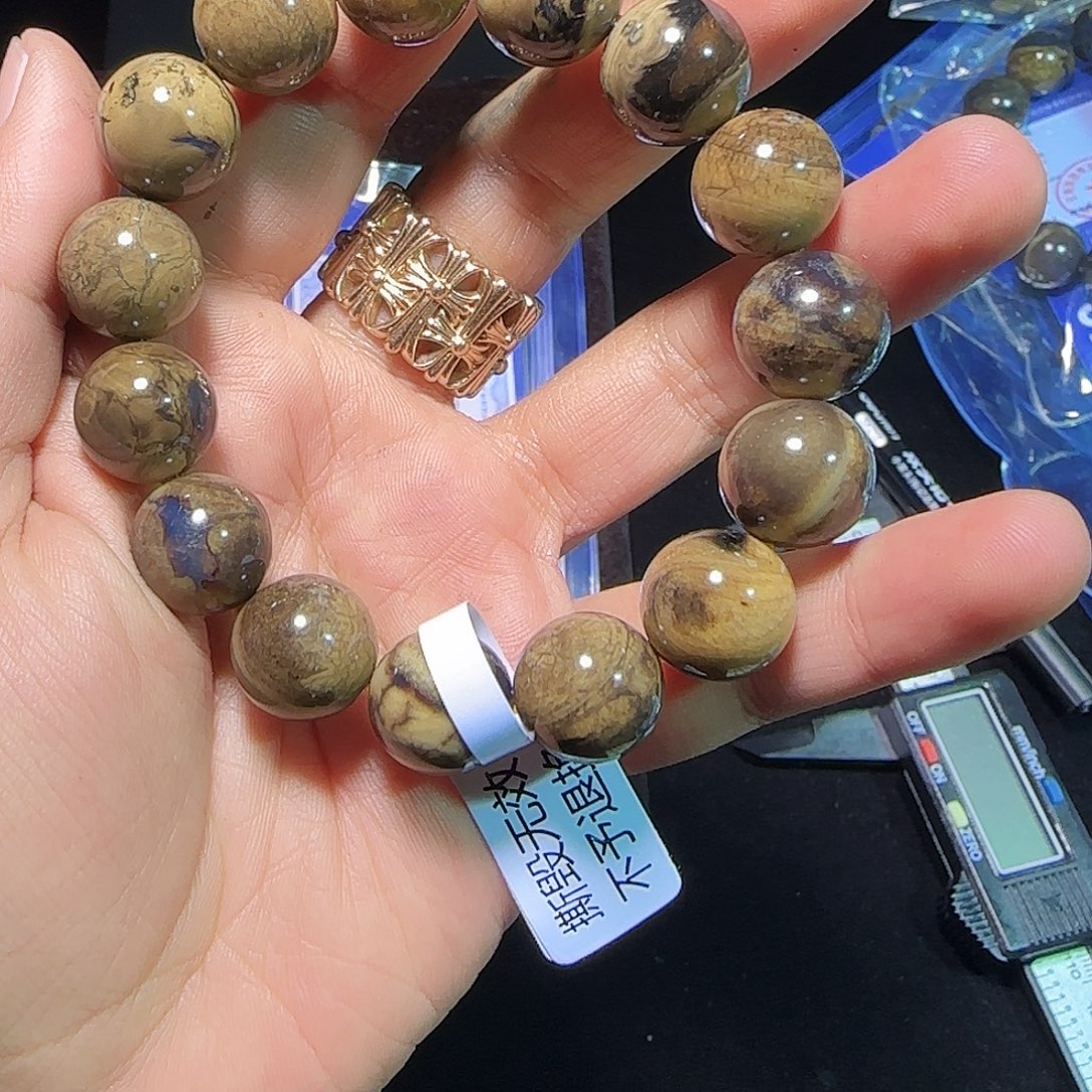 琥珀未镶嵌裸石琥珀