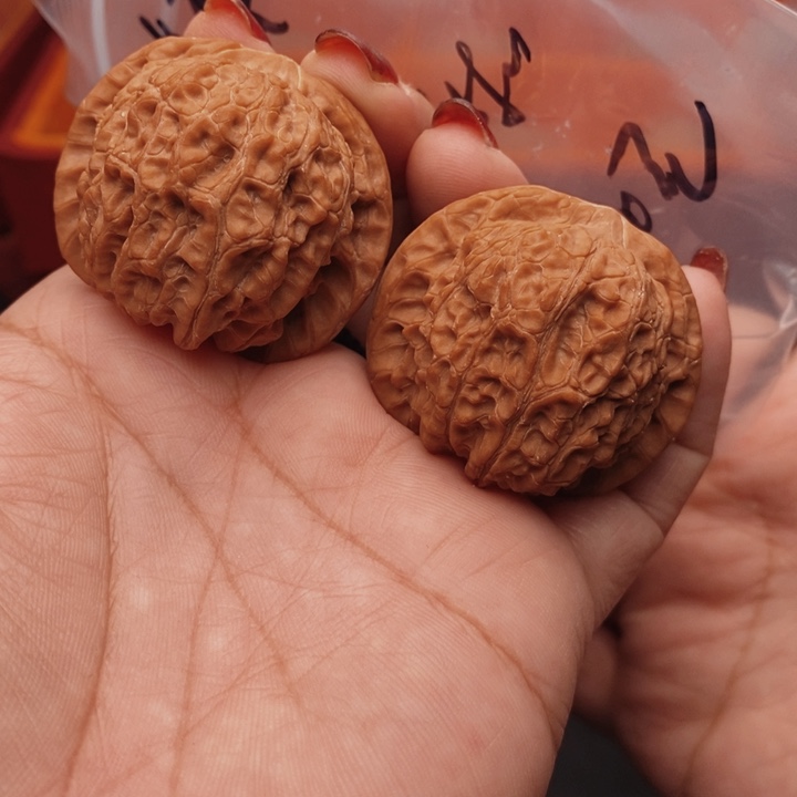 李***魔把件桃核血麒麟核桃