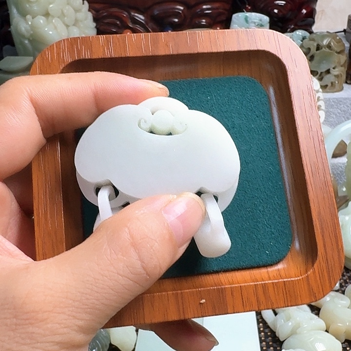 夜***声瓷片新号开播瓷盘一件