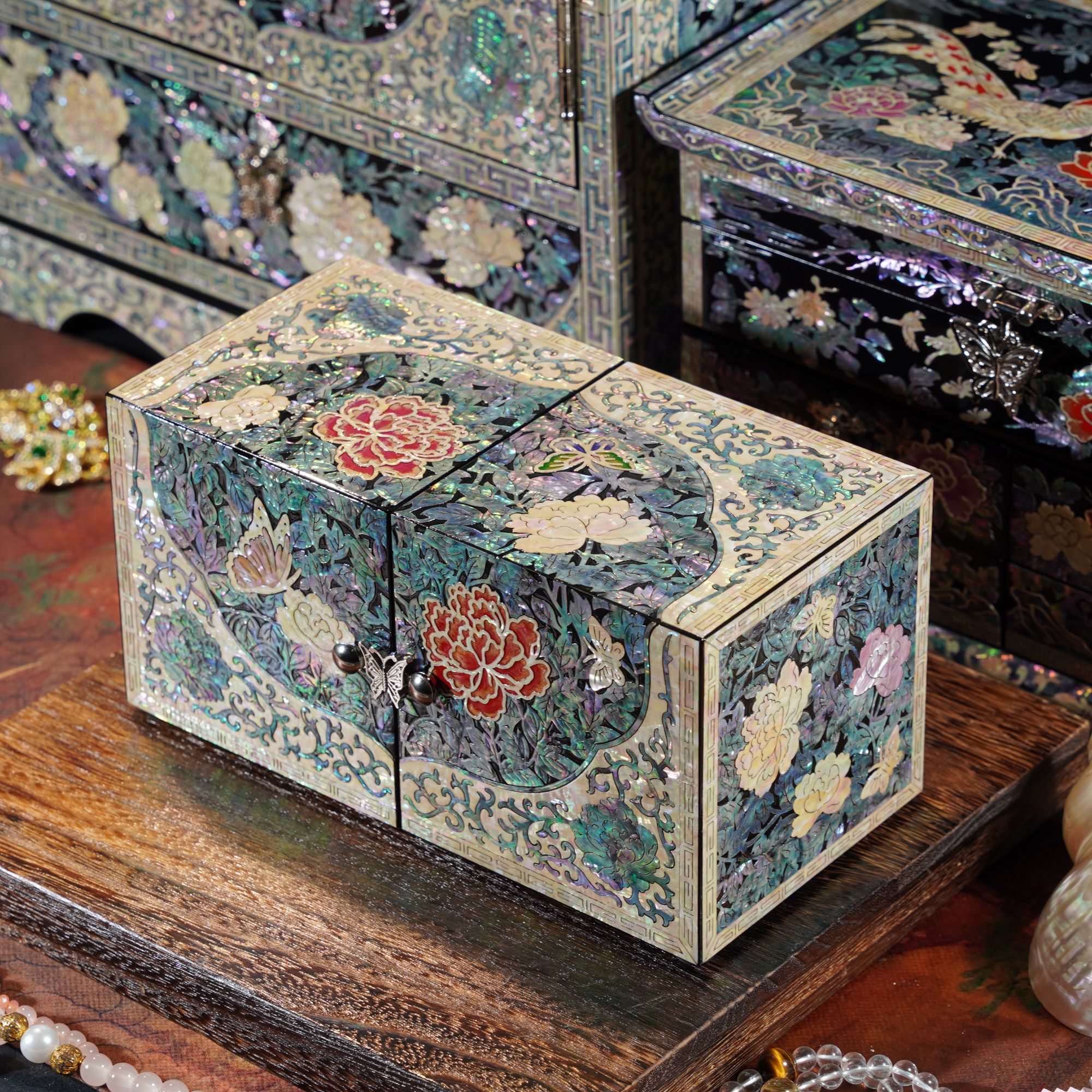 对开蝶戏牡丹螺钿漆器首饰盒实木结婚礼物送新婚陪嫁礼品收纳摆件