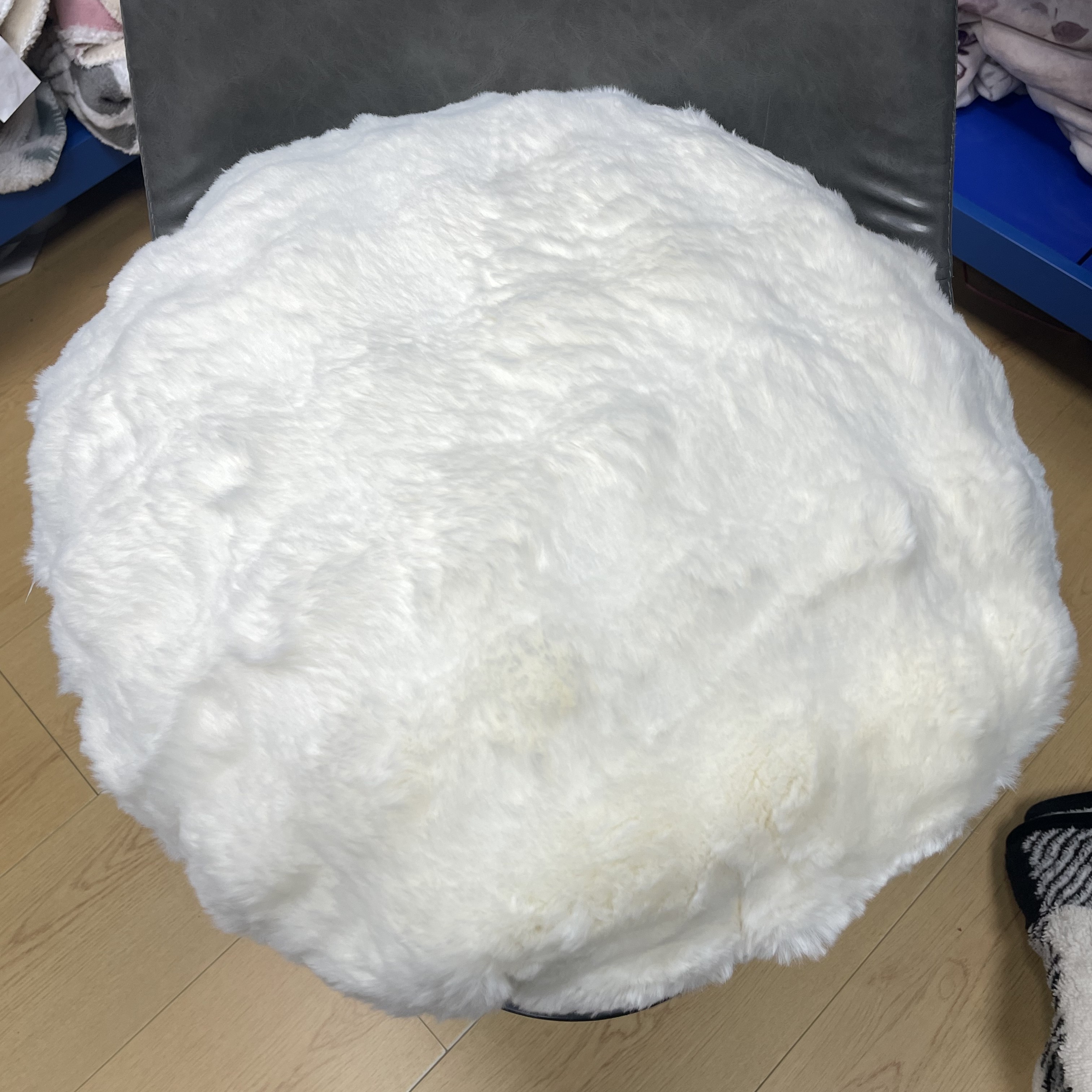 直径40厘米雕花汉堡靠枕一个