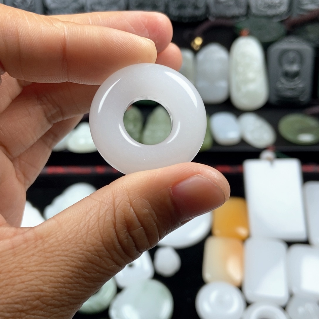 石英质玉未镶嵌颈饰