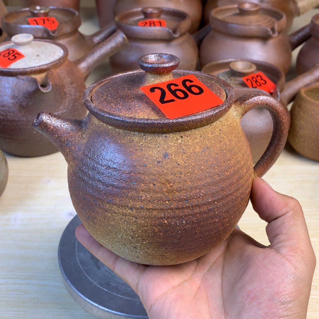 主播间一物一拍烤茶罐把手不正600毫升