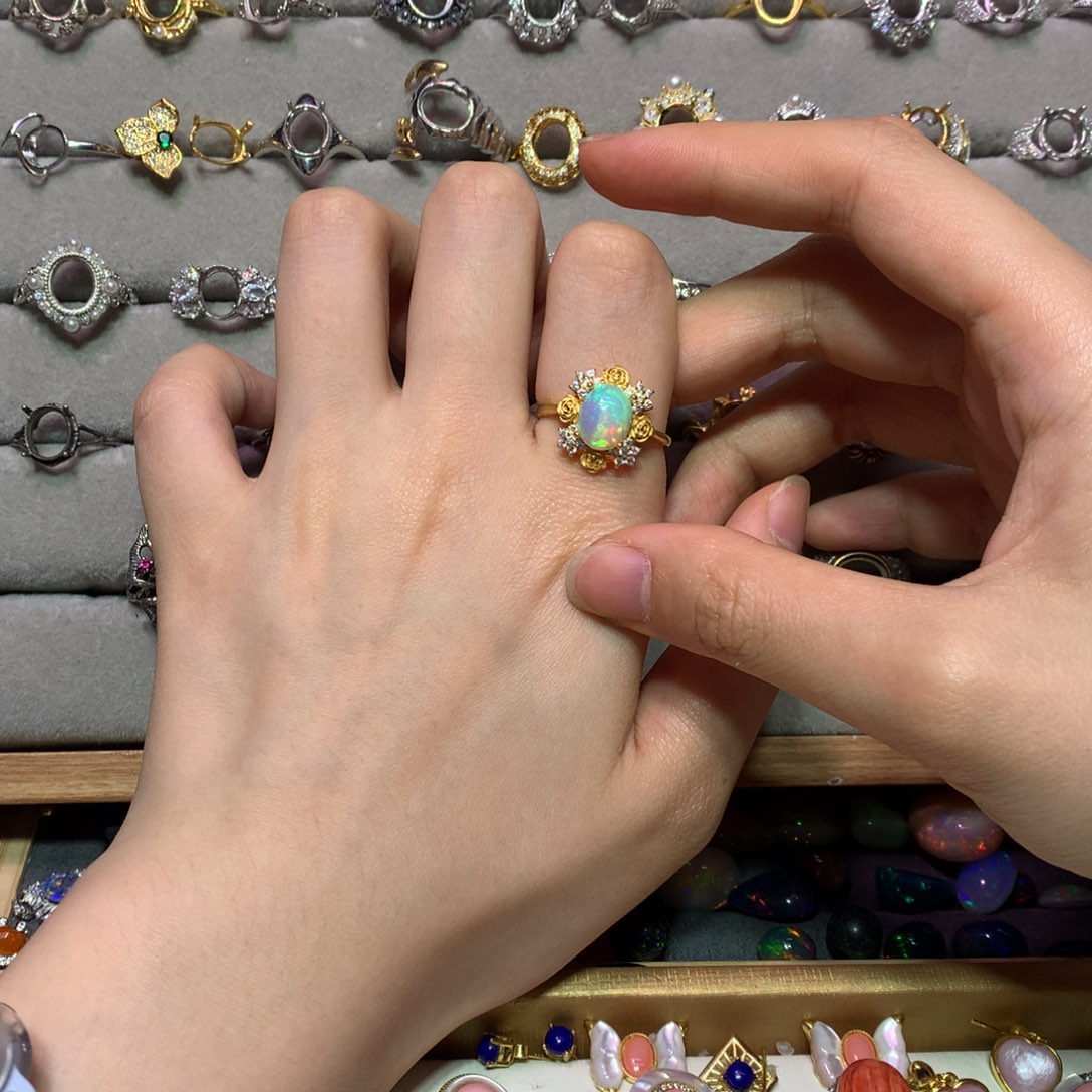 欧泊银S925镀金镶嵌戒指款式是***着