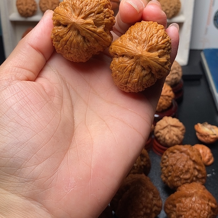 吊坠文玩核桃鱼子纹