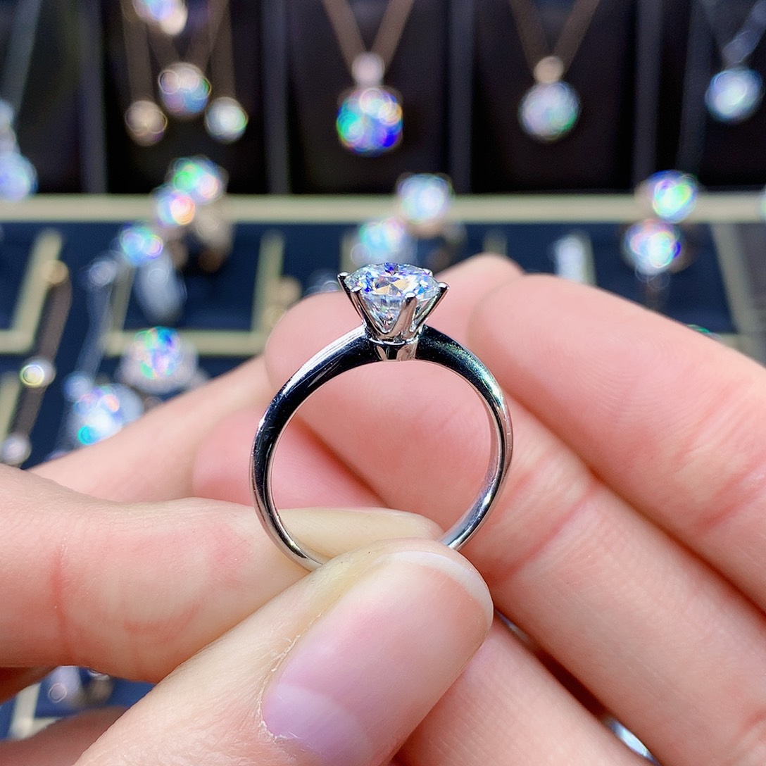 合成碳硅石（莫桑石）戒指/指环18K金镶嵌