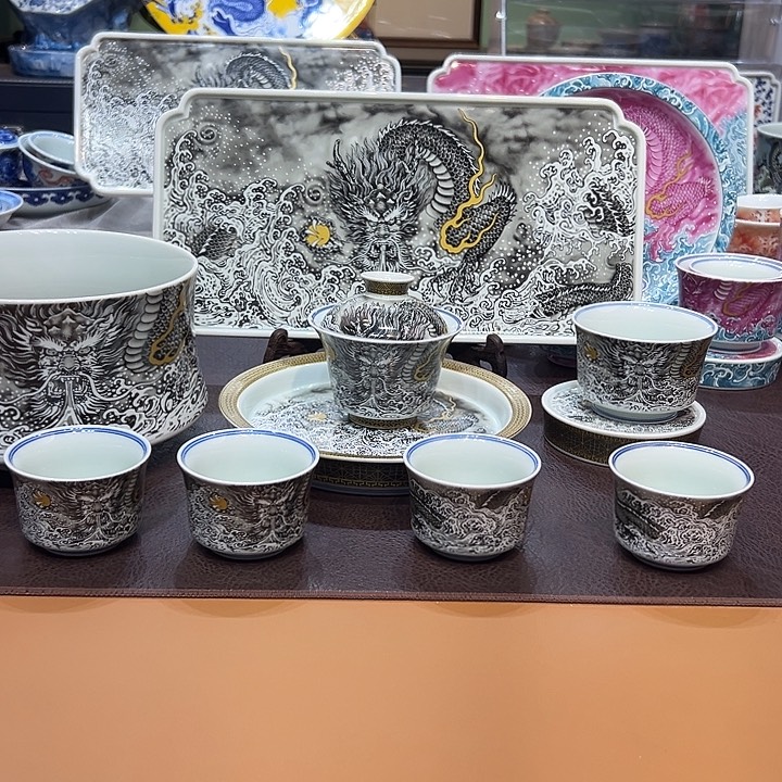 摆件景德镇陶瓷研究所工作的