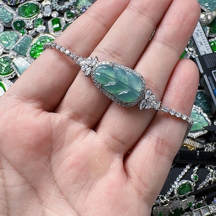 翡翠颈饰未镶嵌天然A货翡翠放漏