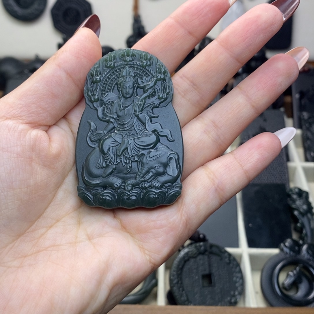 用***4和田玉未镶嵌颈饰