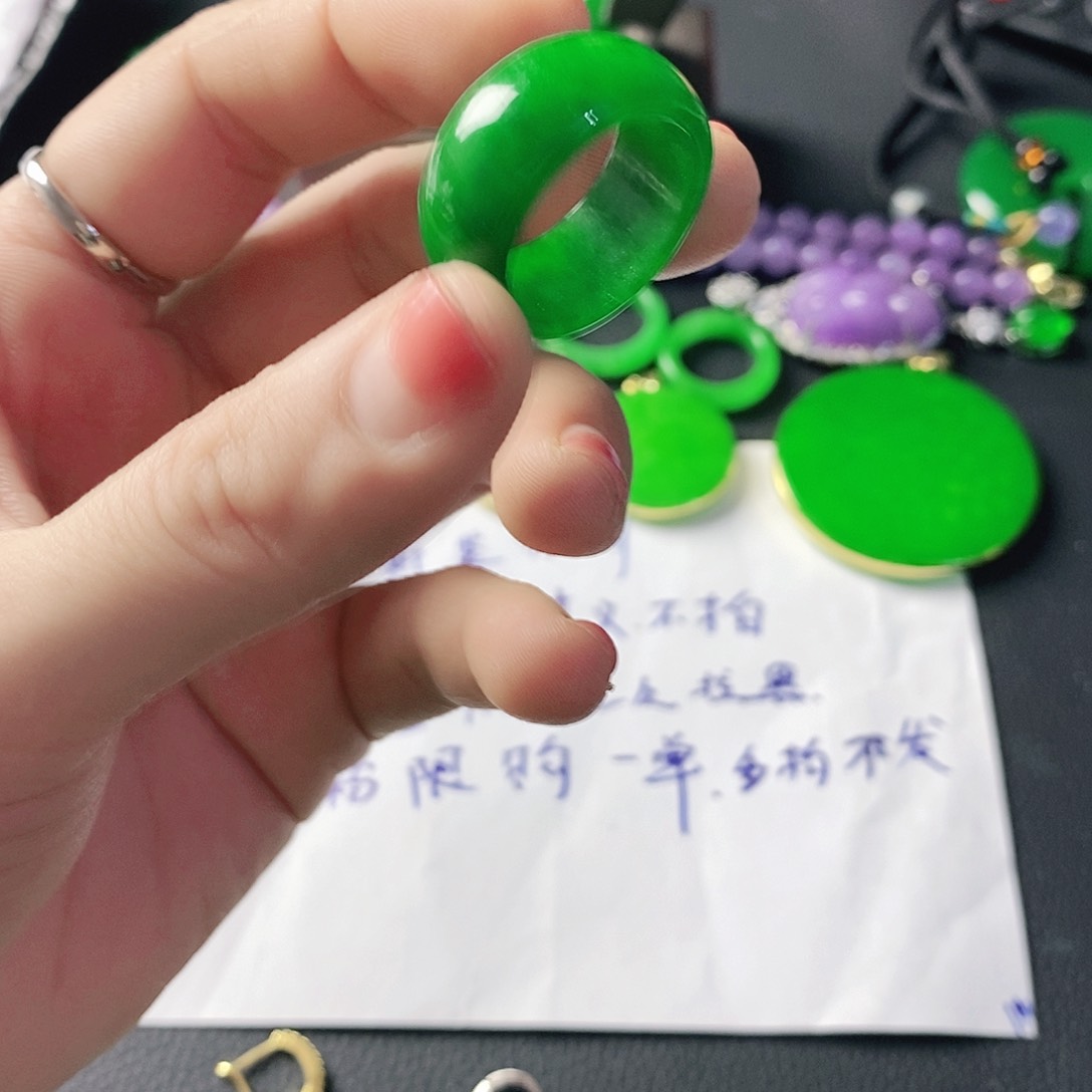 翡翠耳饰未镶嵌戒指