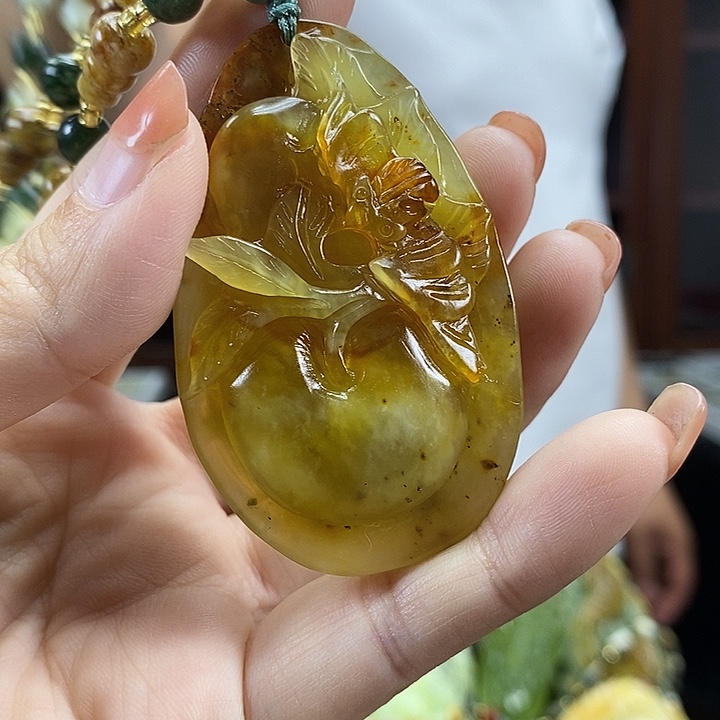 蛇纹石玉未镶嵌颈饰