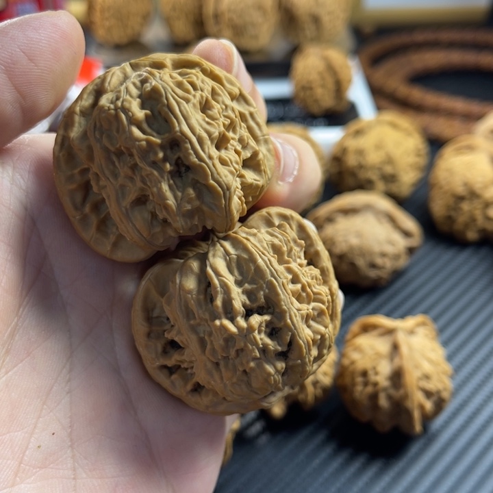 袁***歌文玩核桃把件42球白