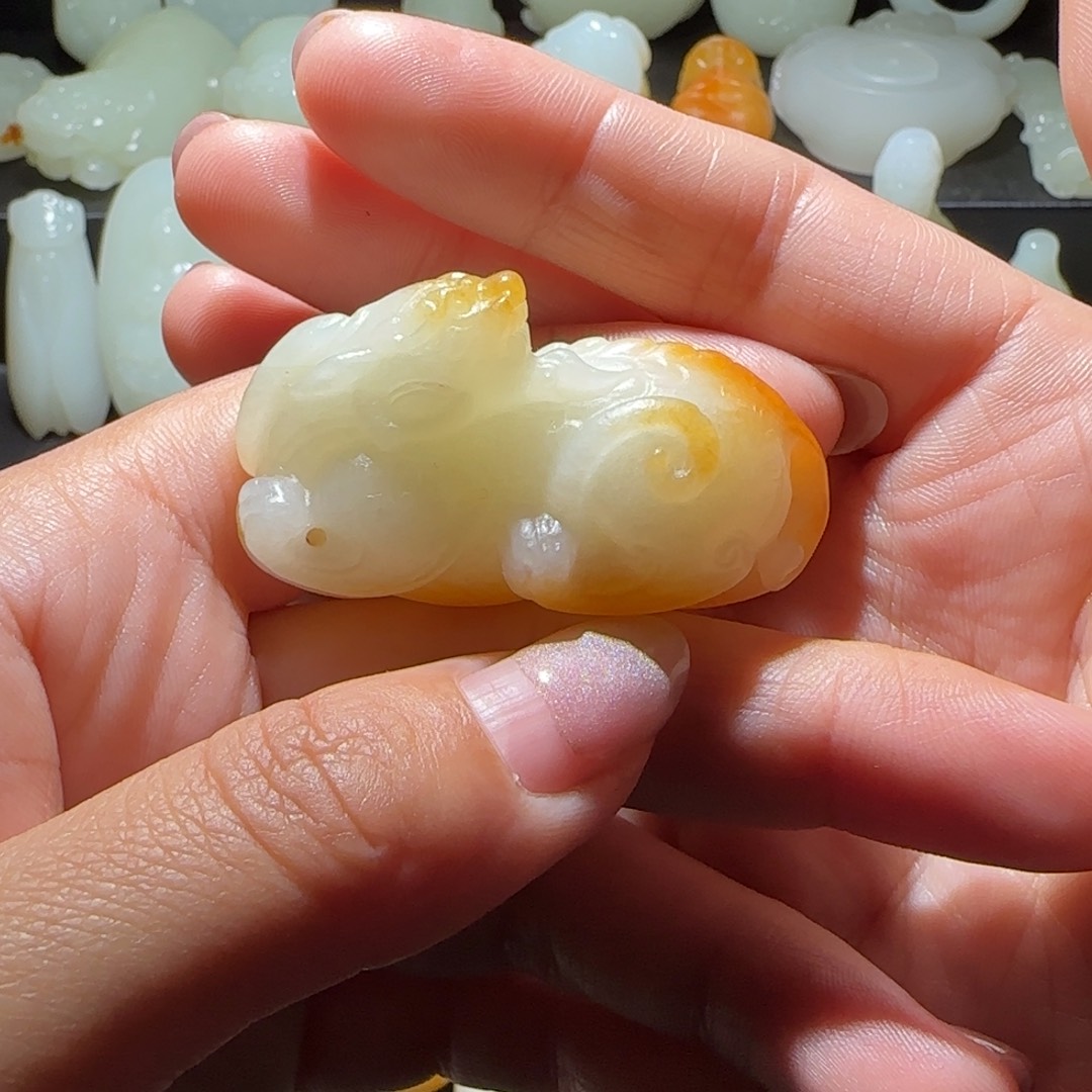 小***乖和田玉未镶嵌颈饰