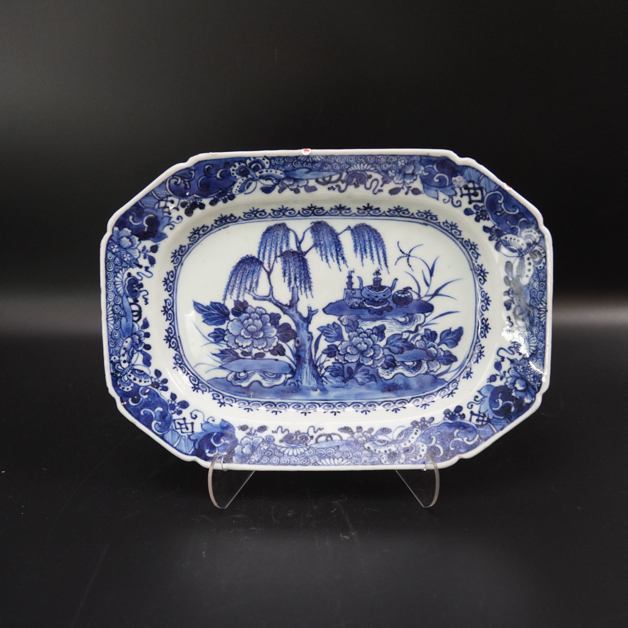 Lot.25110224清乾隆青花博古花卉纹长方盘 长：约29cm