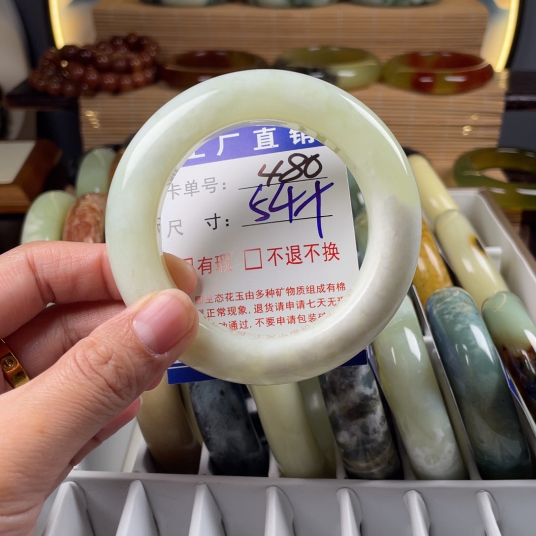 蛇纹石玉未镶嵌手镯