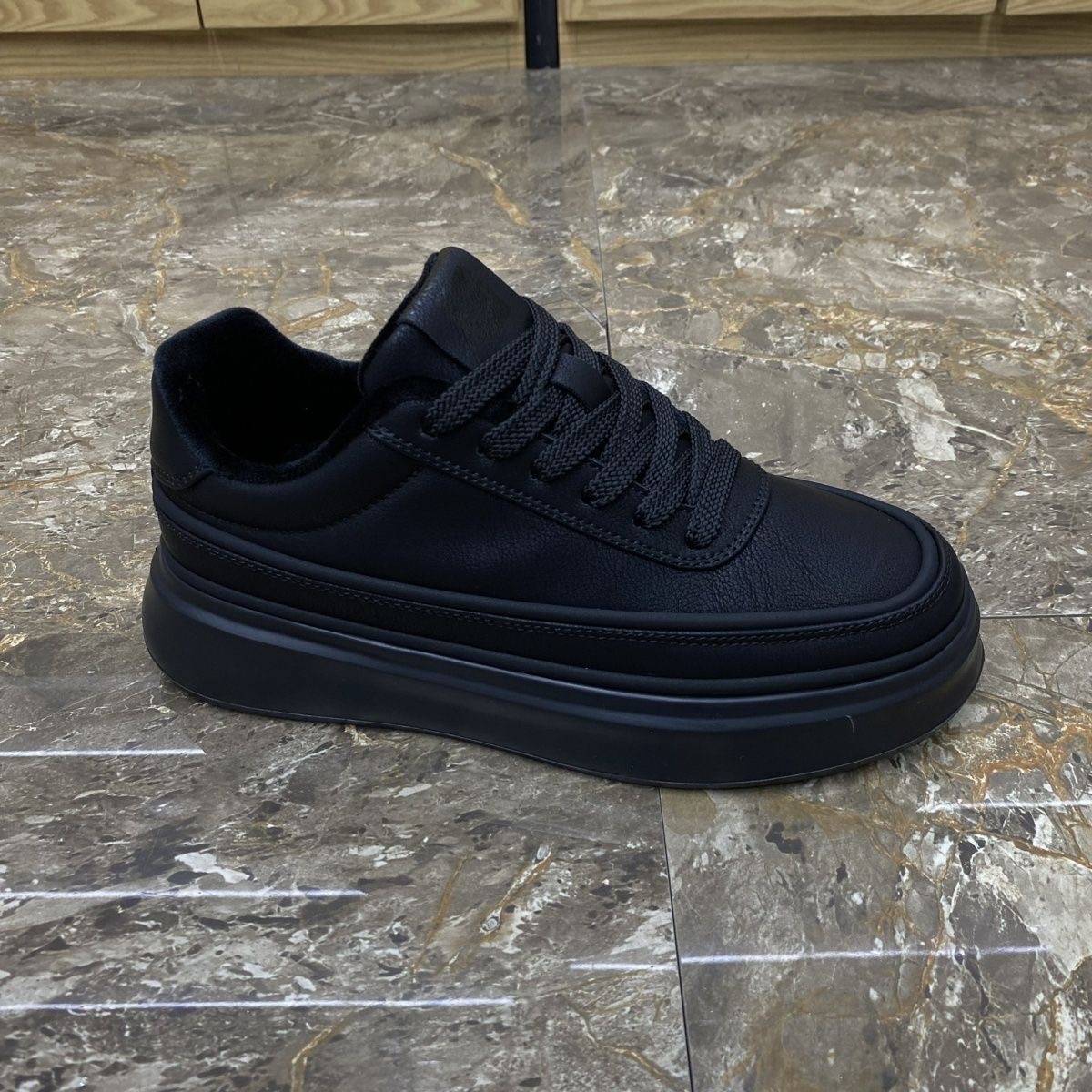 男鞋冬季2025新款加绒保暖黑色厚底百搭休闲运动鞋子男士时尚板鞋