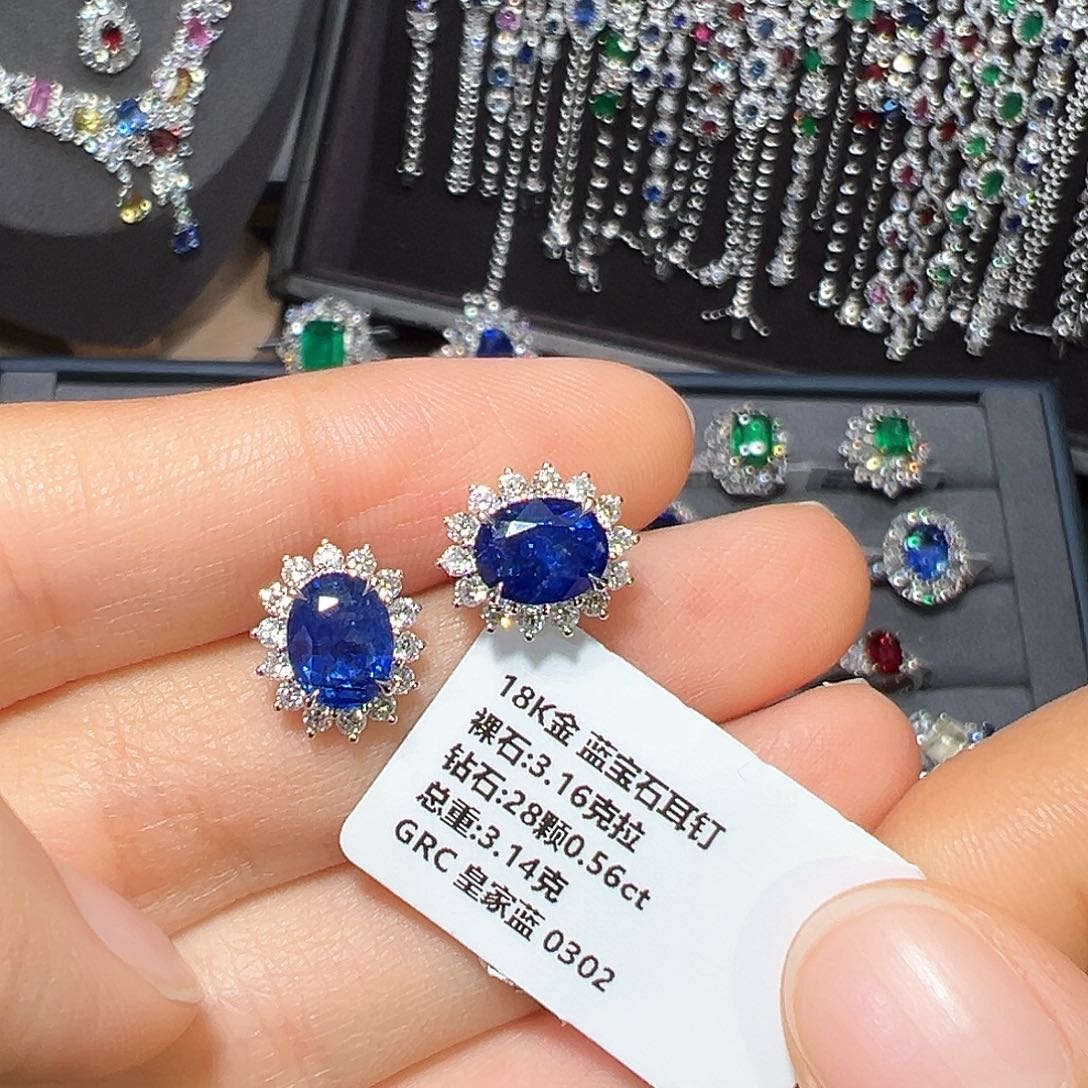 蓝宝石耳钉18K金镶嵌